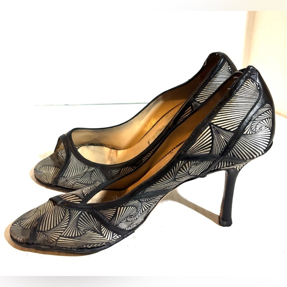 Jimmy Choo Black and White size 39 Geometric Heels